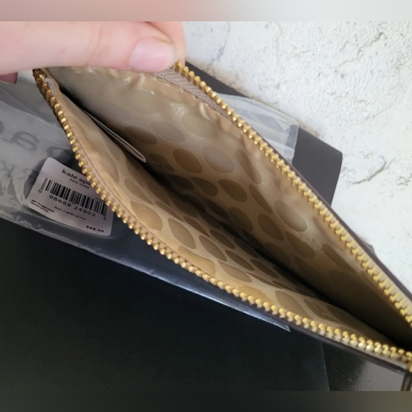 **SOLD** NWOT Kate Spade Wristlet - Picture 3 of 3